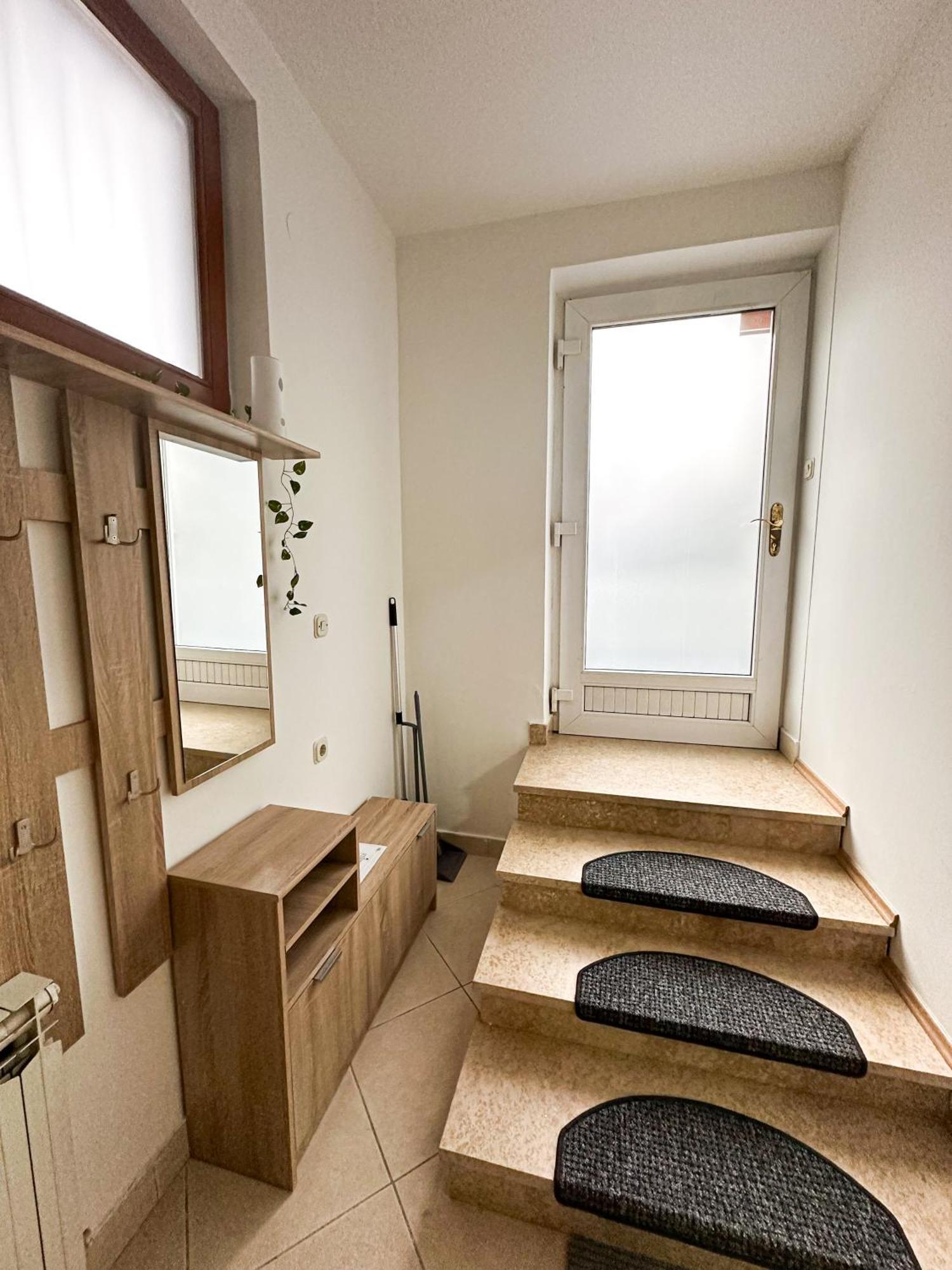 Appartement Studio Lana-Near The City Center With Parking à Zagreb Extérieur photo